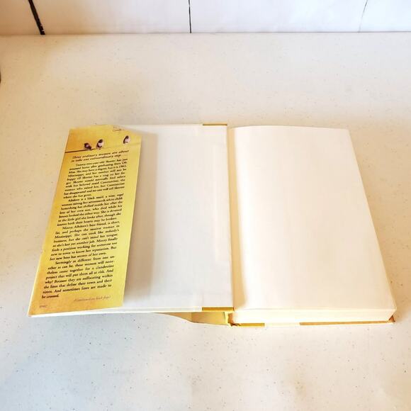 The Help by Kathryn Stockett Hardcover Bestseller Book - Picture 2 of 8